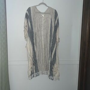 Francesca’s Short Sleeve Poncho